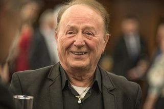 prahain.cz/celebrity/petr-janda-mam-vztek-kdyz-politici-siri-absurdni-lzi-na-novou-vladu-je-hrozny-pohled-26309.html